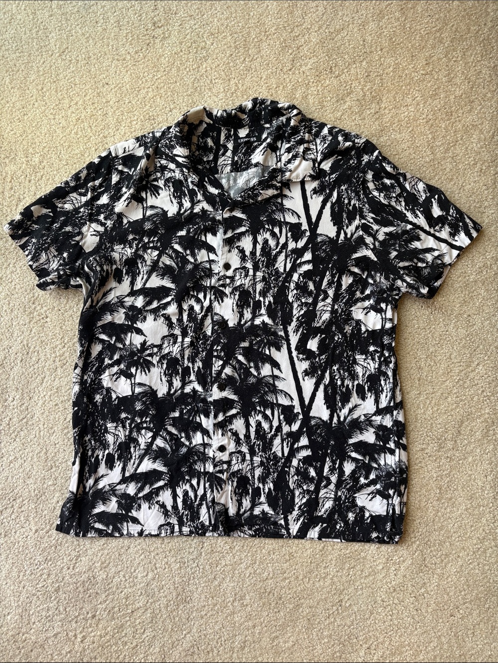 Express Black & White Palm-Print Short Sleeve Button-Down Shirt